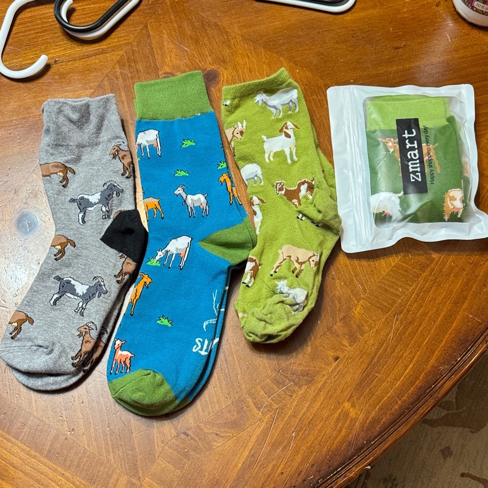 4 Pairs Women’s Fun Goat Socks